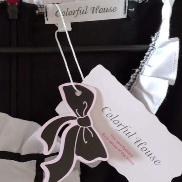 Women's Maid Costume - Picture 3 of 4